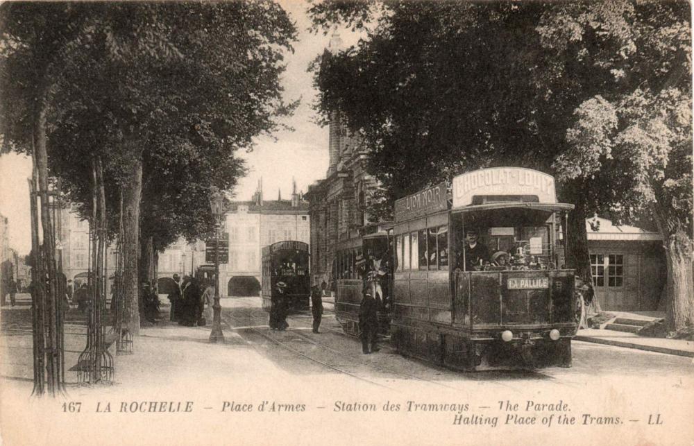 La-Rochelle_Place_d_Arme_Tramway_Mékarski.jpg