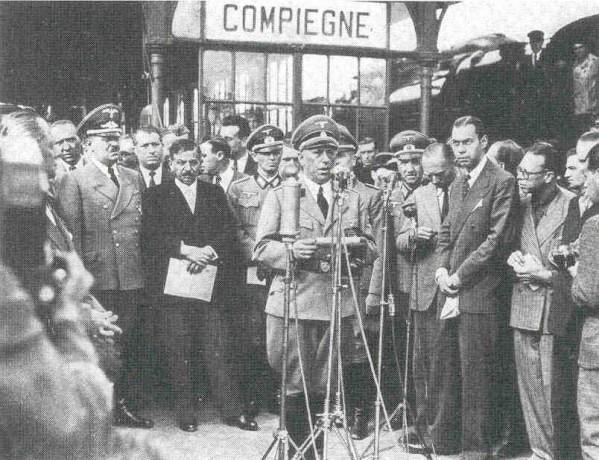 Laval-a-Compiegne-11-aout-1942.jpg.0055f8c6fa6267f5801a272e0fe5ce57.jpg