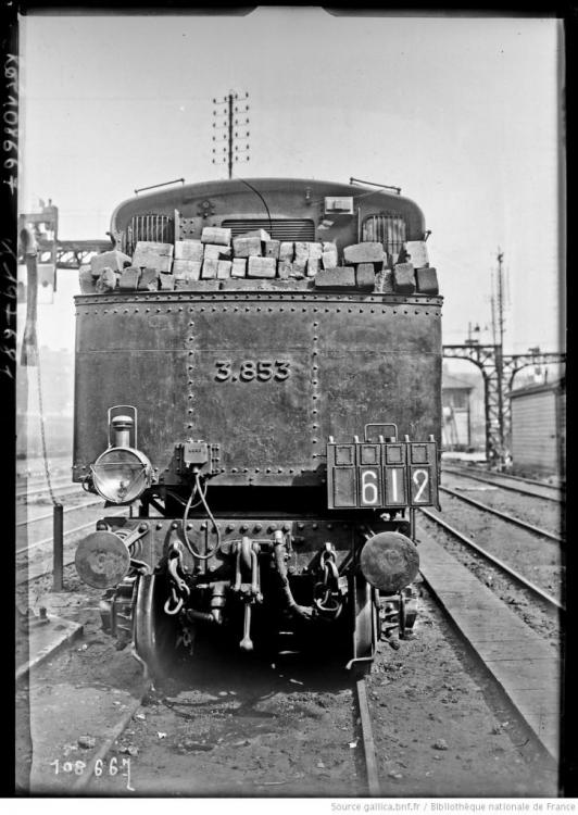 684741450_17_4_26_locomotive_du_Paris_Nord_...Agence_Rol_btv1b53161039z_1.thumb.jpeg.3cde379f03b9d12046b7b320f701247f.jpeg