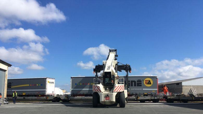 autoroute_ferroviaire_au_port_de_macon_-_anne_berger-4144060.jpg