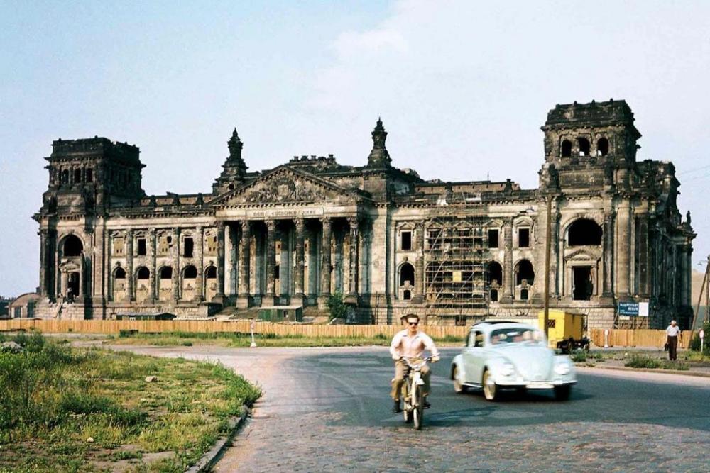 reichstag_in_1956.thumb.jpg.93c4b0af8f049464219fce2d3a3e71ab.jpg