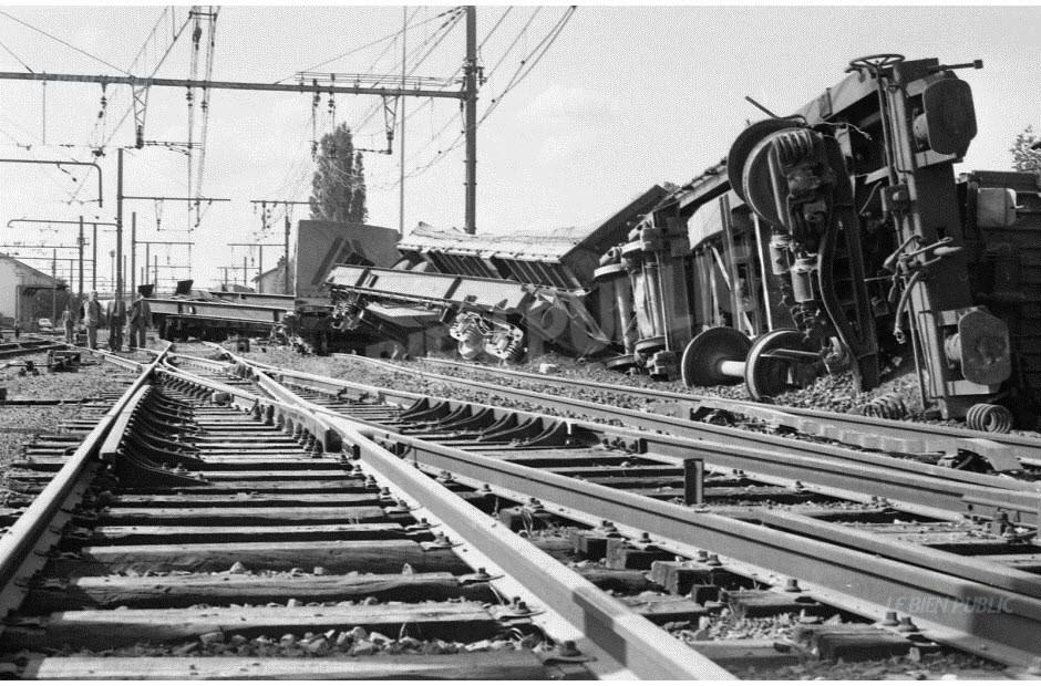 le-meme-jour-a-saulon-la-chapelle-quatorze-wagons-de-marchandise-deraillent-l-accident-est-spectaculaire-photo-archives-lbp-1555945775.jpg.385c1455749e97b2d45295370dcd4c7c.jpg