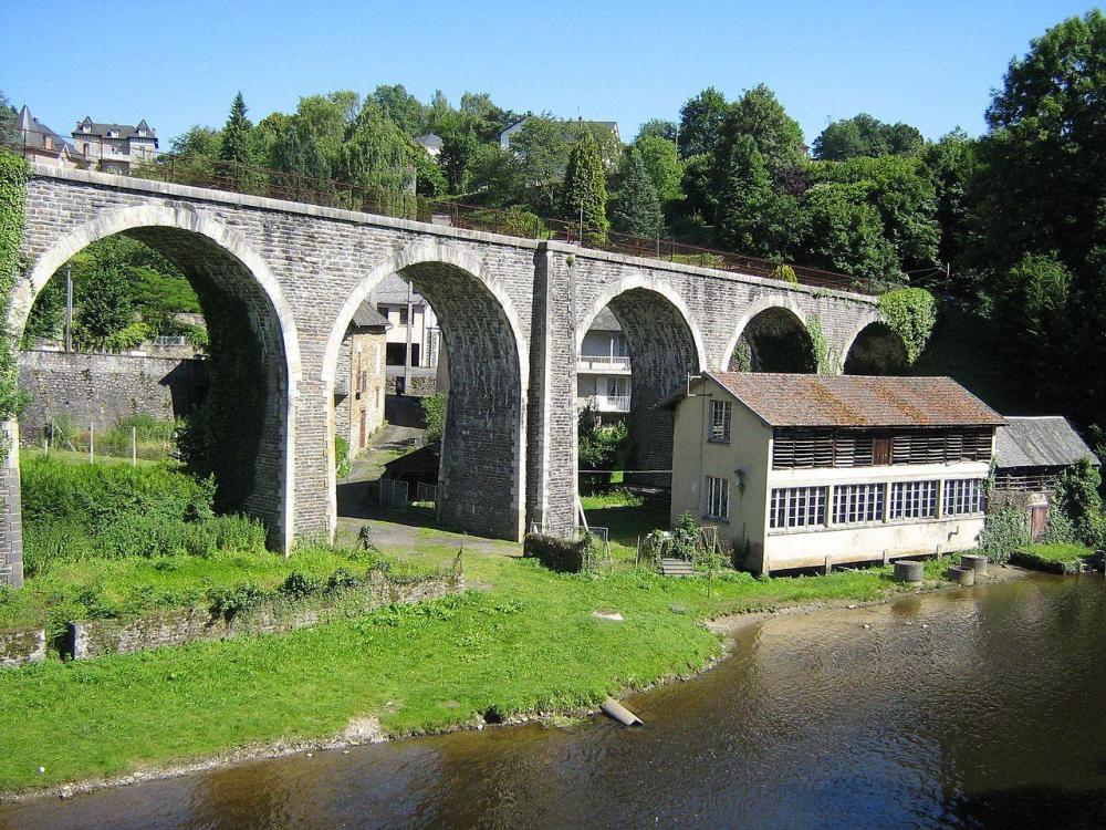 1280px-Viaduc_POC_Uzerche_21_juin_2008.thumb.jpg.fb5d1cd75d2f0b5b52a3af6dc1d2354b.jpg