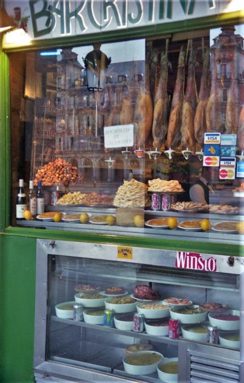 madrid026.thumb.jpg.0eb9a5119d448aa7dae232cddd64cff6.jpg