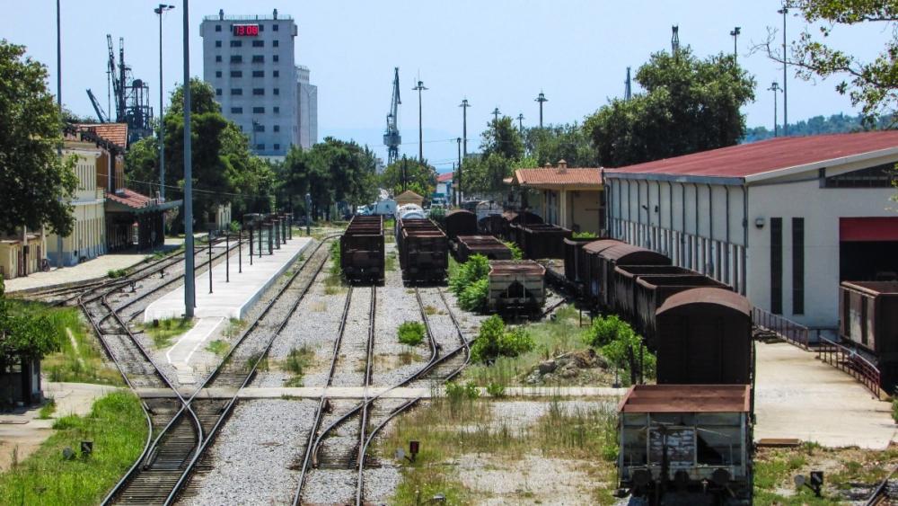 rails_railway_station_urban_wagon_city_volos_.thumb.jpg.b19b657e77e5c5ab8d8de1e3eb6946cc.jpg