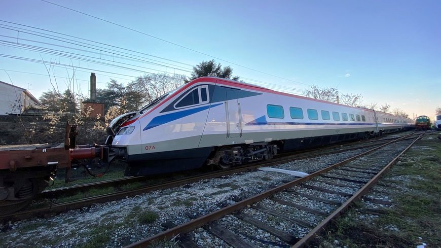 35806-ETR470-Pendolino-on-its-way-to-Greece.jpg.a278844a89135552dc0a2be646dcb022.jpg