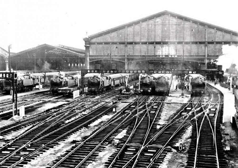 france.8_1435.gare_.nord_.paris-nord.bv_.1864-vue-en-1958_doc.lr-presse.coll_.trainconsultant-lammingww.thumb.jpg.738b7deb7066f42e32f5e99c9e490f75.jpg