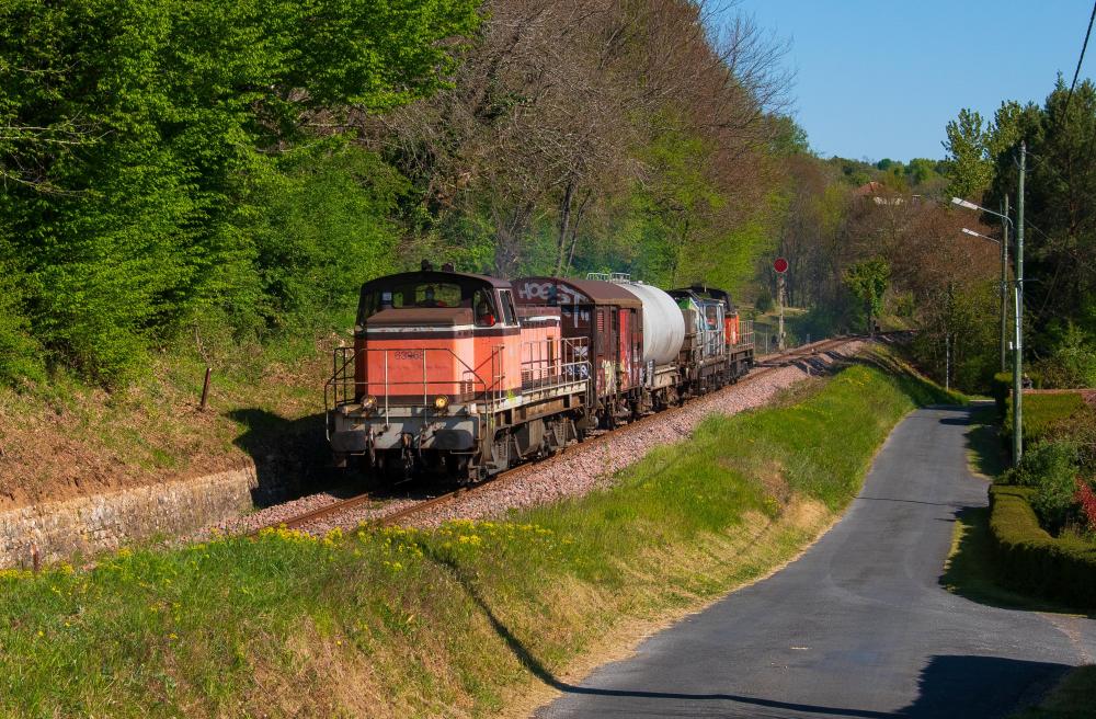 151545641_LetraindsherbeurquittelinstantlagaredeSarlataprschangementdelocomotivepourleconducteur.23Avril2021(VBussereau).thumb.jpg.a1e9d267acd6694c9185f61368f88781.jpg