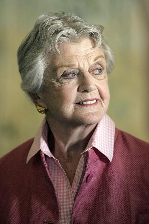 800px-Angela_Lansbury_(8356239174).thumb.jpg.dcd44be23998b89ea23516332dfa4639.jpg